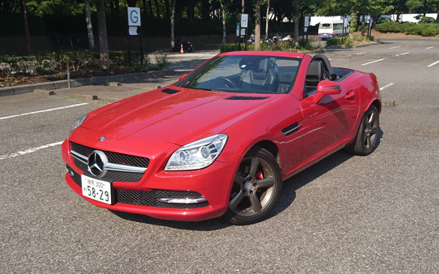 上池袋にあるメルセデスベンツ SLK200（赤）のオープンカーのオープンカーのレンタカー